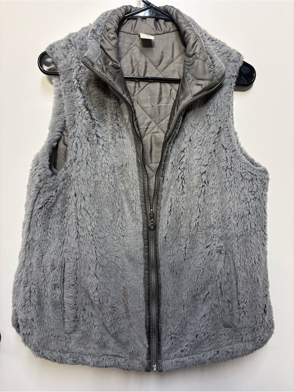 Casual Identity Reversible Furry  Quilted Vest in Gray